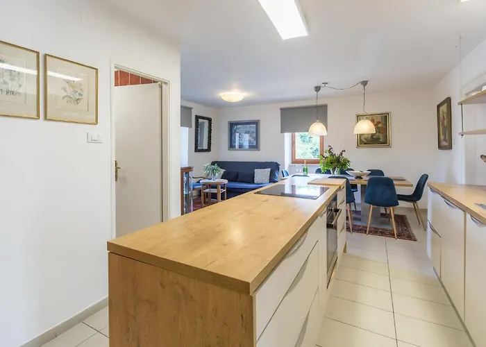 Lovely In Porec With Kitchen Apartman Ladrovići