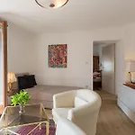 Appartement Lovely In With Kitchen