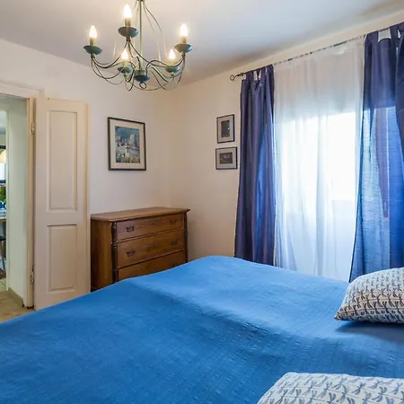 Lovely In With Kitchen Apartman