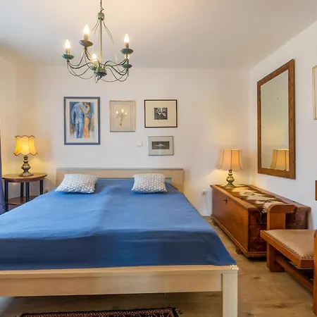 Daire Lovely In With Kitchen