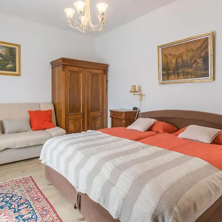 Daire Lovely In With Kitchen