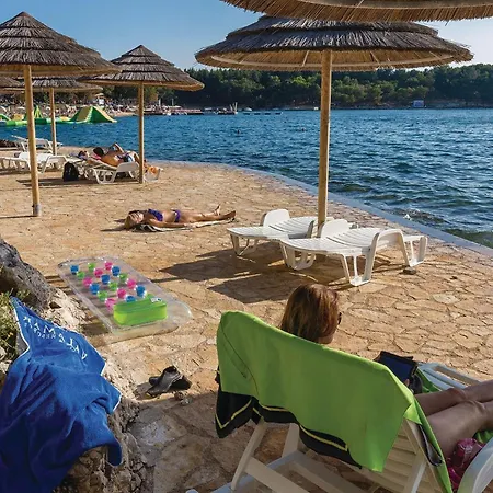 Cozy Apartment In Porec With Wifi *