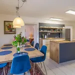 Apartamento Lovely In With Kitchen