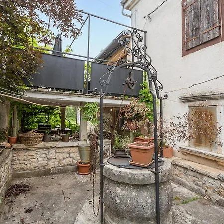 Lovely In With Kitchen Appartement